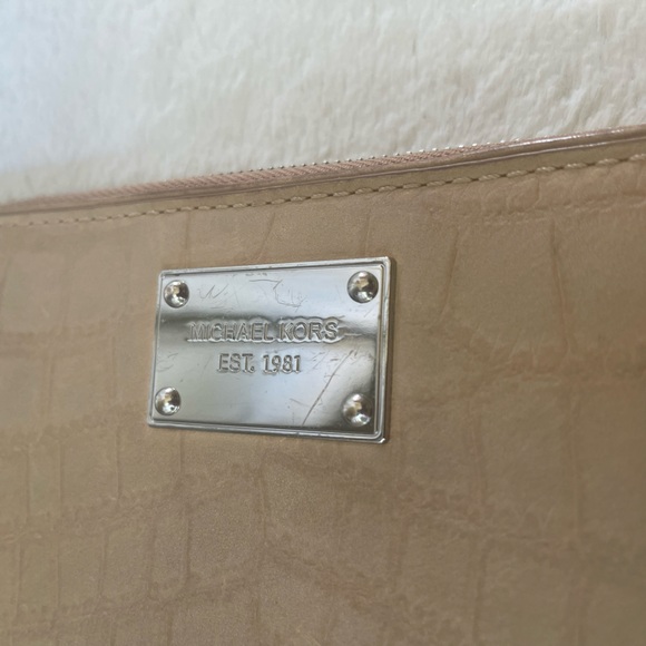 Michael Kors croc embossed Wallet GUC - Picture 2 of 11